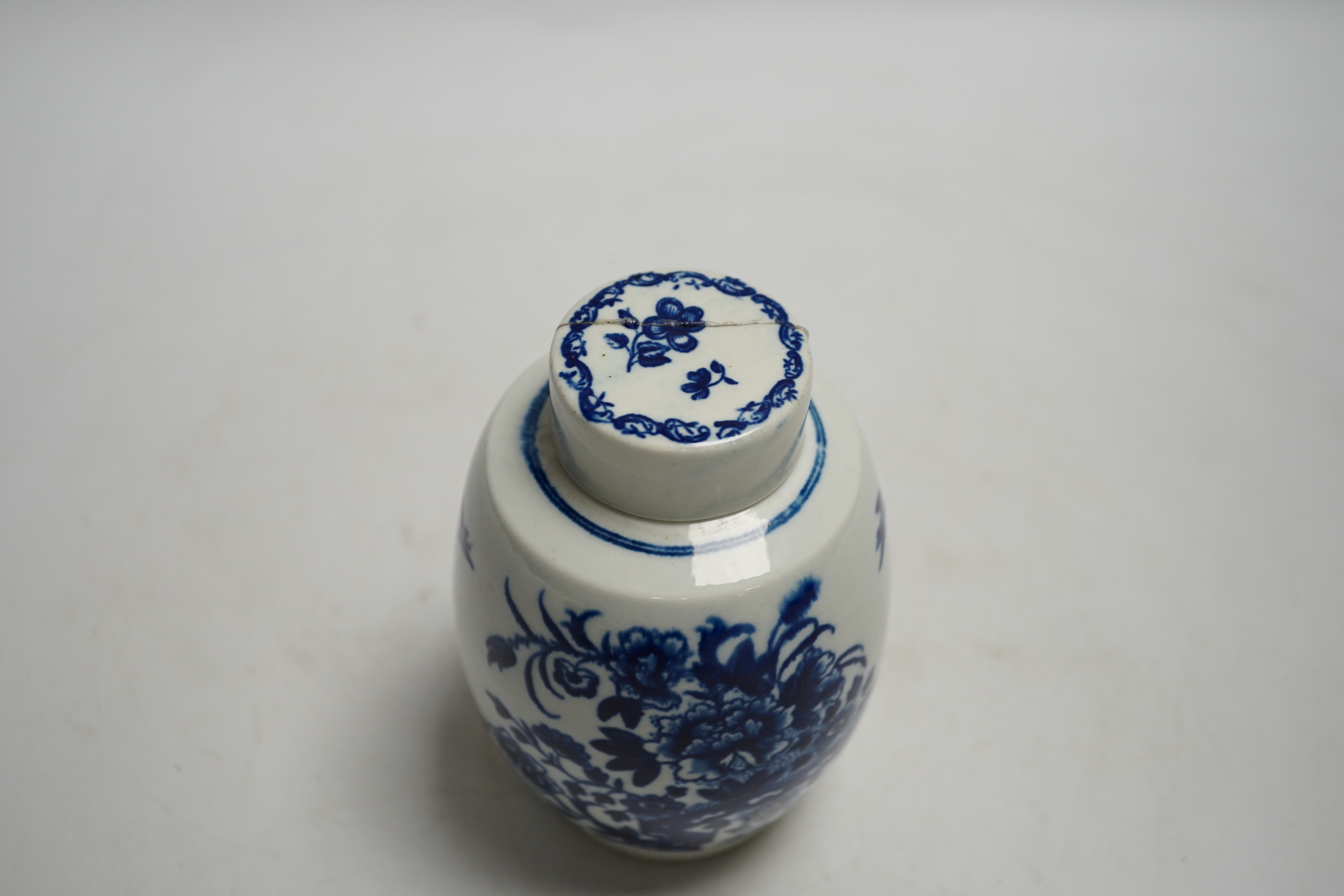 A Worcester fence pattern jar and cover, c.1770, 13cm high